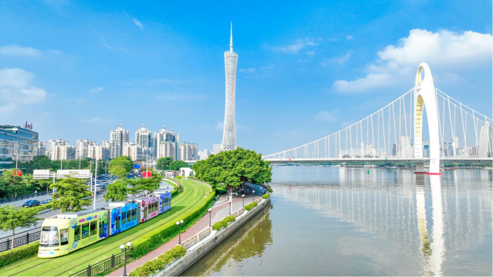 迪士尼100周年落戶廣州！名創(chuàng)優(yōu)品聯(lián)合迪士尼推出“笑絨專列”點(diǎn)燃長假消費(fèi)