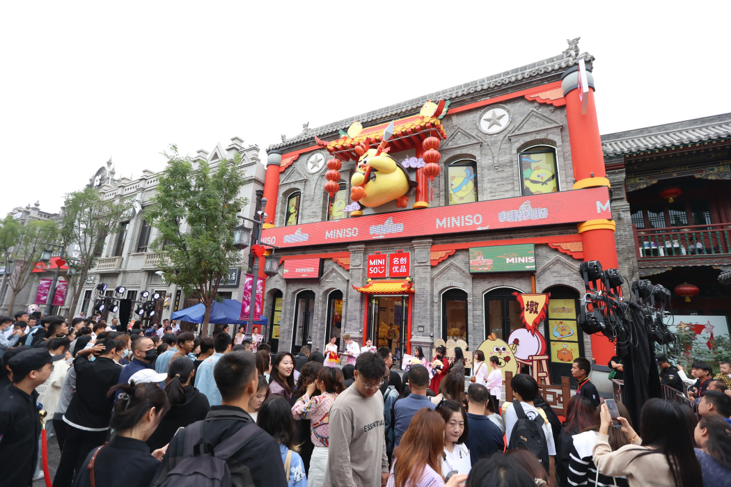 DUNDUN雞古風(fēng)來襲，
名創(chuàng)優(yōu)品IP主題店進(jìn)駐太原