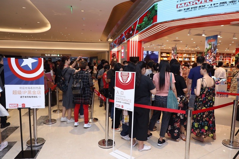 名創(chuàng)優(yōu)品x漫威IP主題黑金店落地深圳