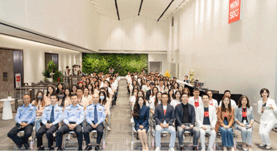 “陽光名創(chuàng)、廉行四方”陽光反腐培訓(xùn)大會(huì)