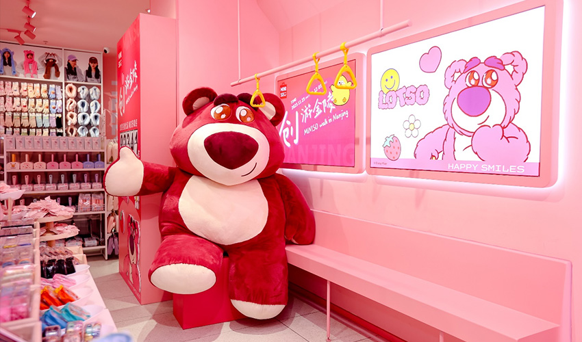 IP潮流煥新消費(fèi)空間，
名創(chuàng)優(yōu)品南京城市形象店盛大開業(yè)