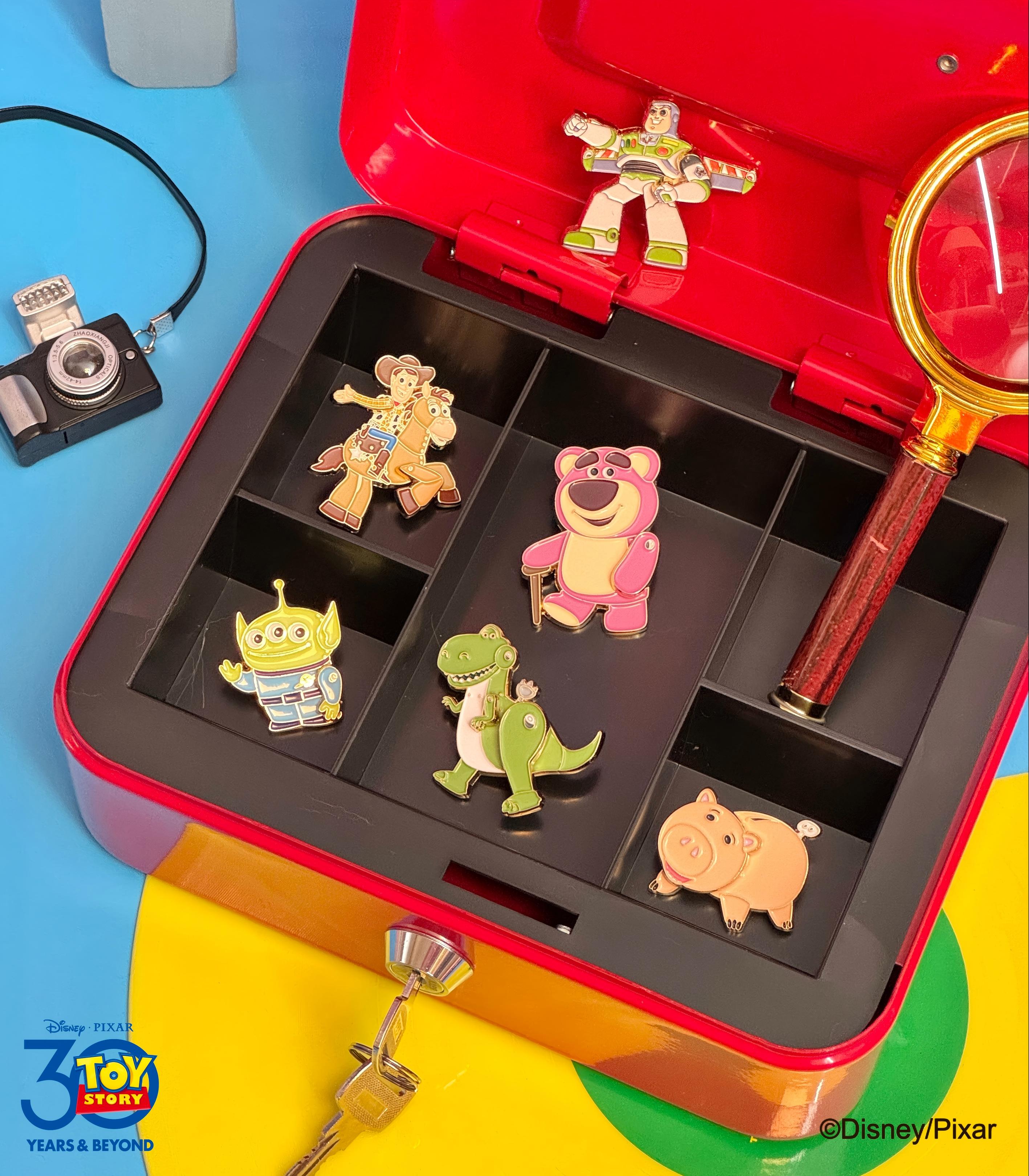 復(fù)古機(jī)器玩具主題金屬徽章盲盒